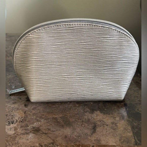 Neostrata Cosmetic Bag Small Silver Zip Closure Beauty Accessories Makeup New - Picture 1 of 6